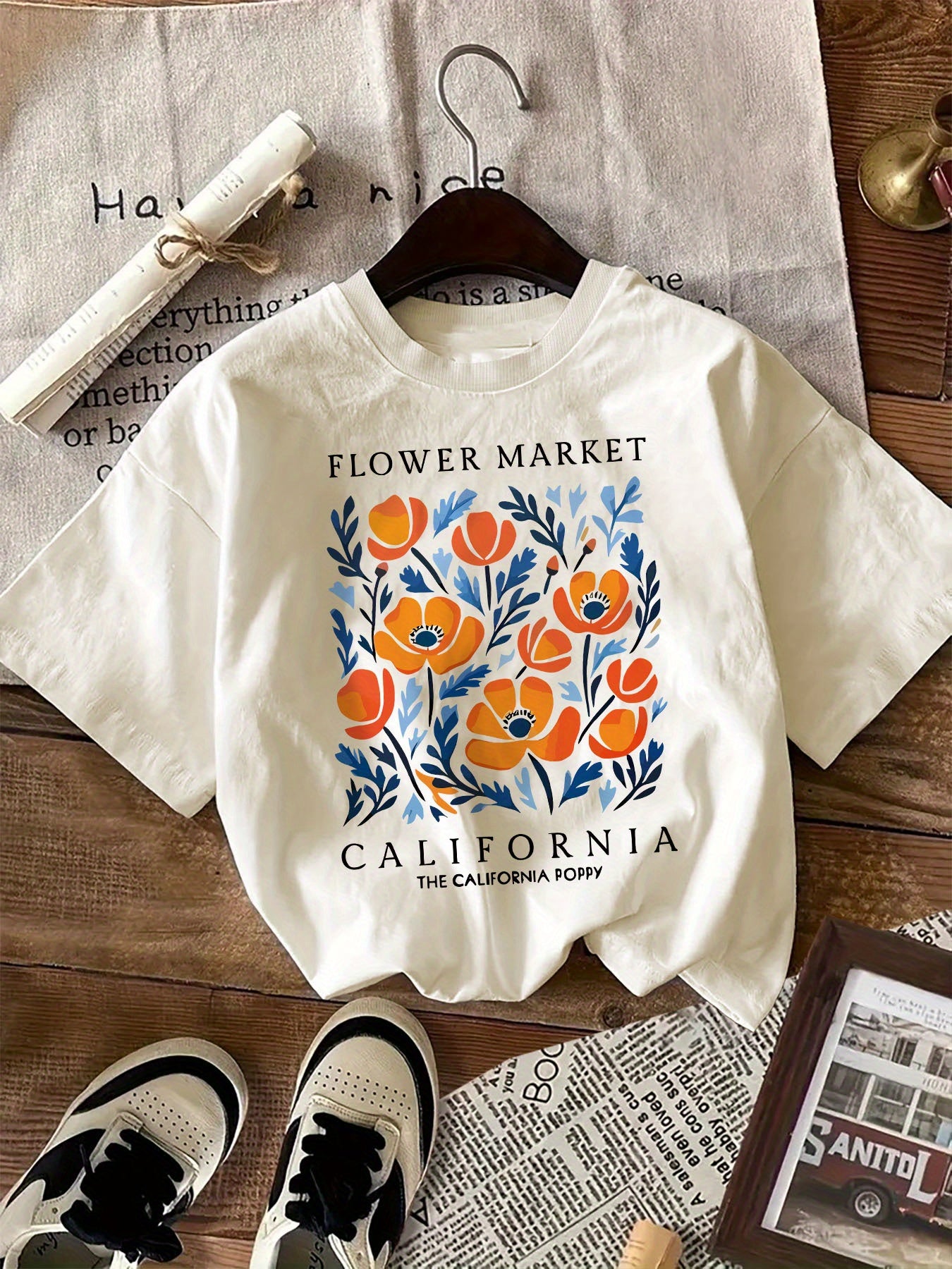 Sophia - Casual T-Shirt with California Floral Print and Crew Neck for Women