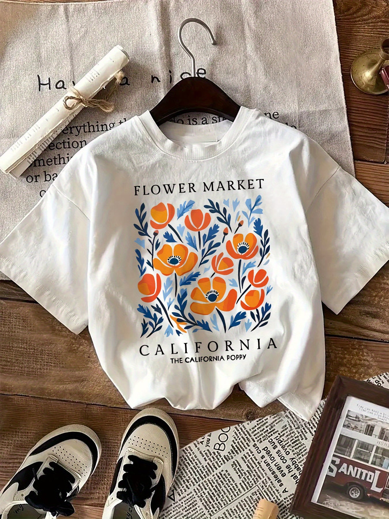 Sophia - Casual T-Shirt with California Floral Print and Crew Neck for Women