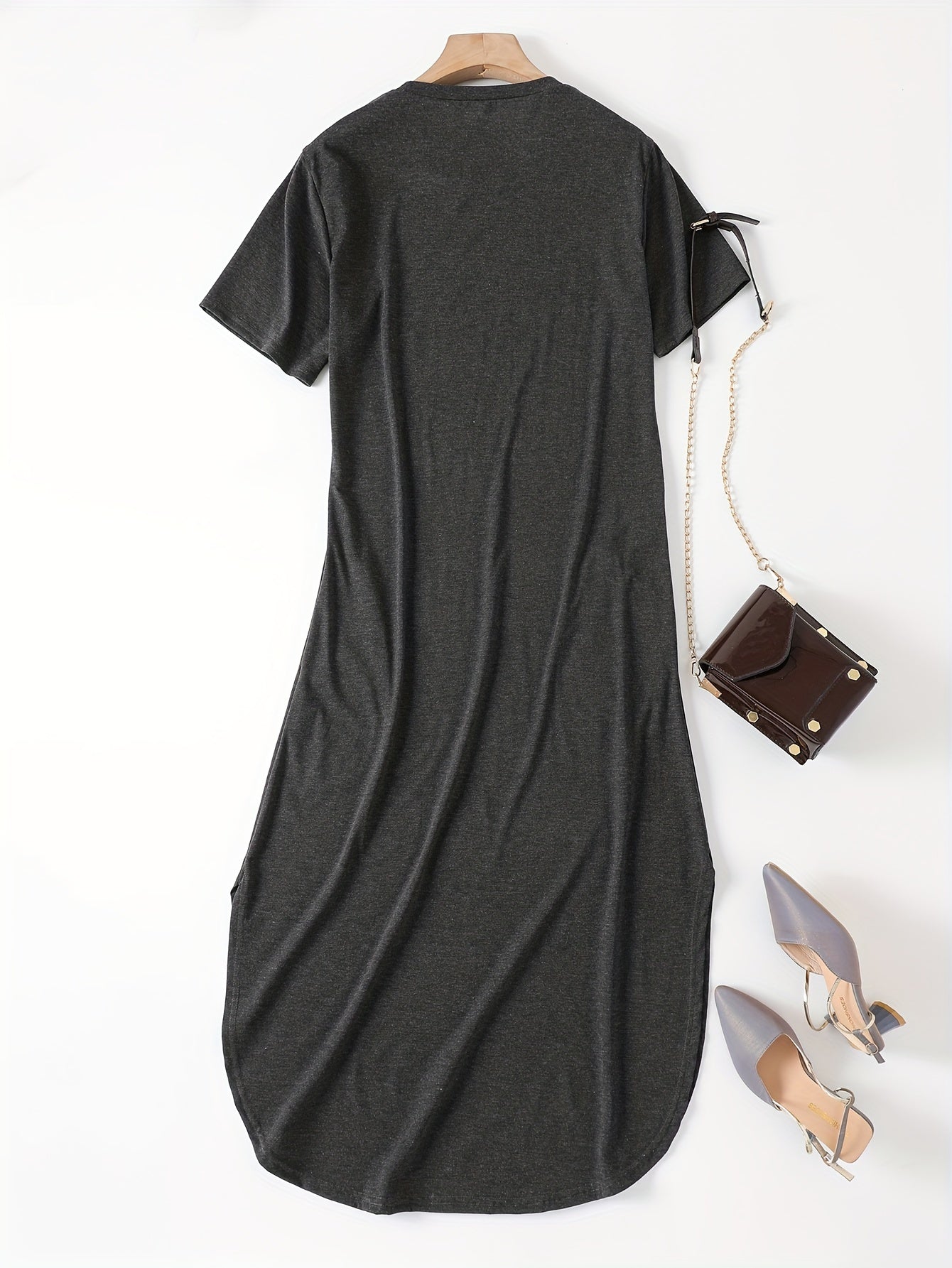 Riley - Maxi Dress with Loose Fit and Curved Hem for Women