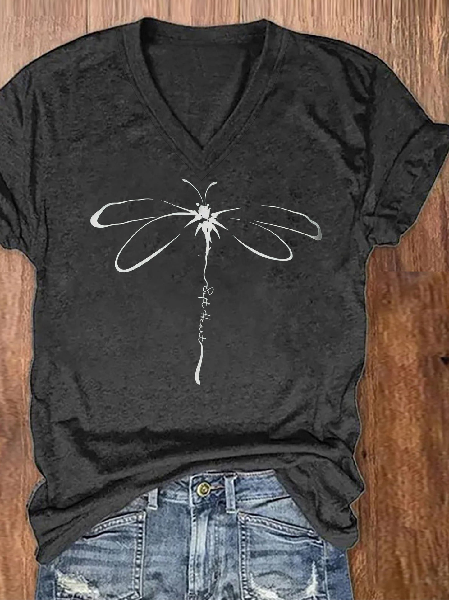 Amelia - Casual T-Shirt with Dragonfly Print and V Neck for Women