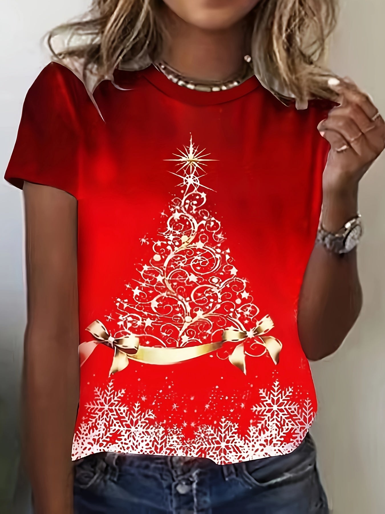 Leah - Chic T-Shirt with Festive Red Christmas Tree Print for Women