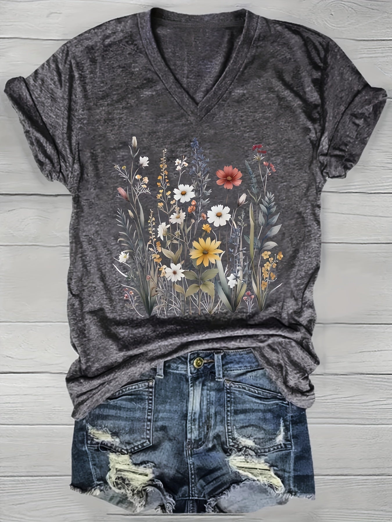 Maddie - Casual V-Neck T-Shirt with Floral Print for Women